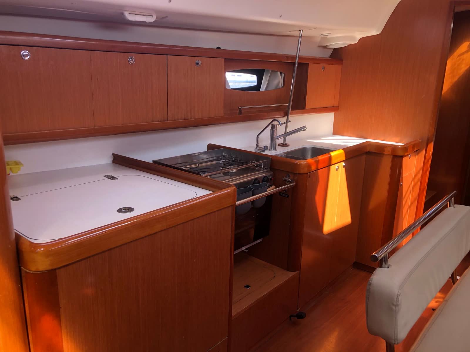 Beneteau Oceanis 43, photograph 20