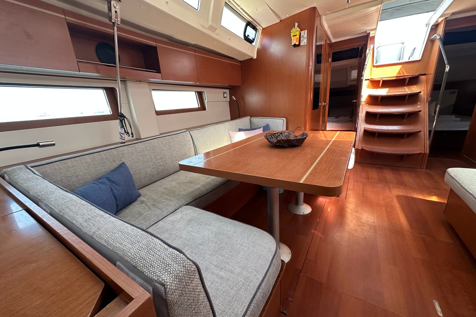 Beneteau Oceanis 51.1, photograph 9