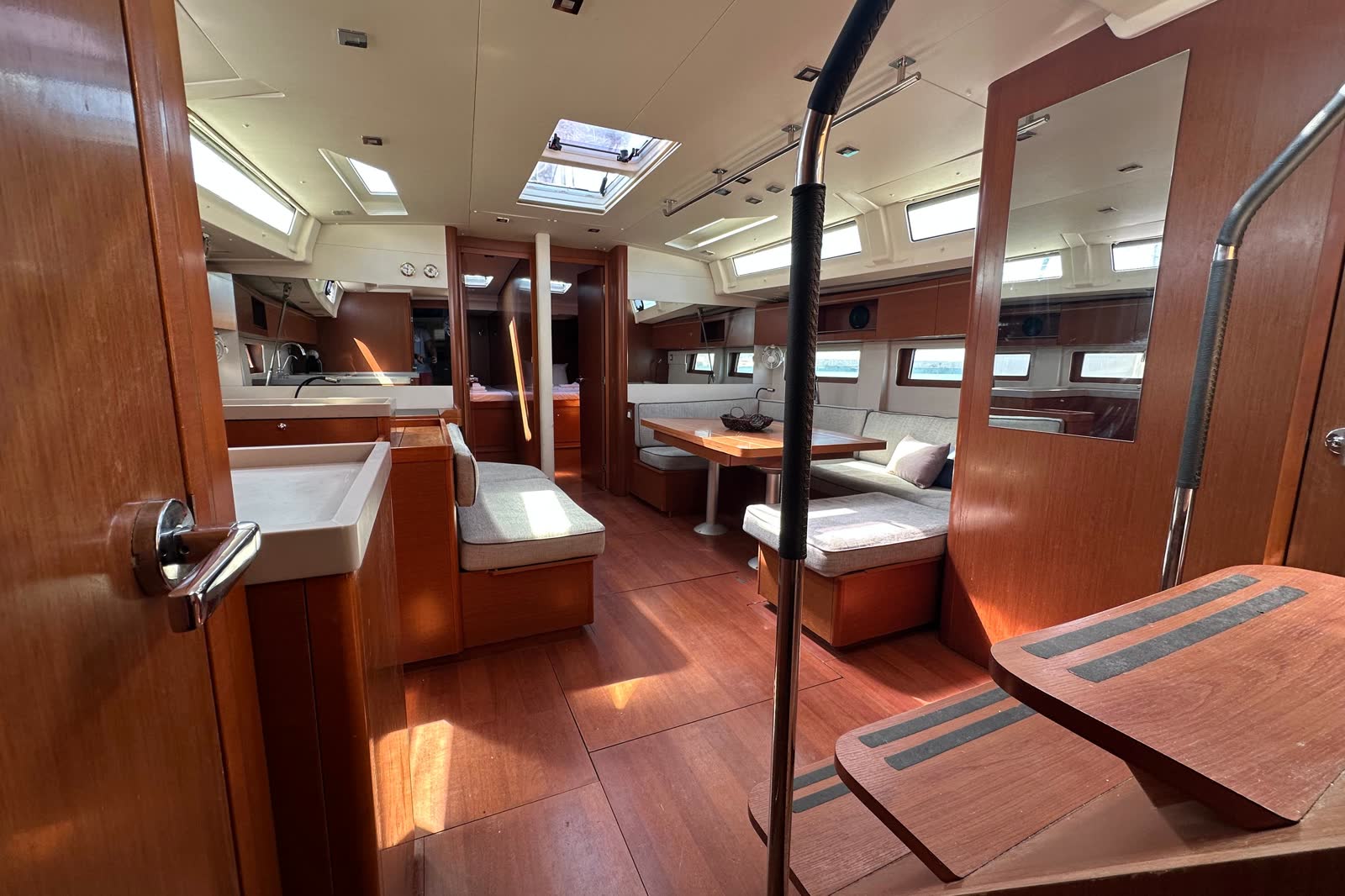 Beneteau Oceanis 51.1, photograph 14