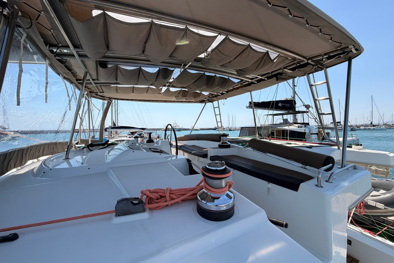 Lagoon 500, photograph 9