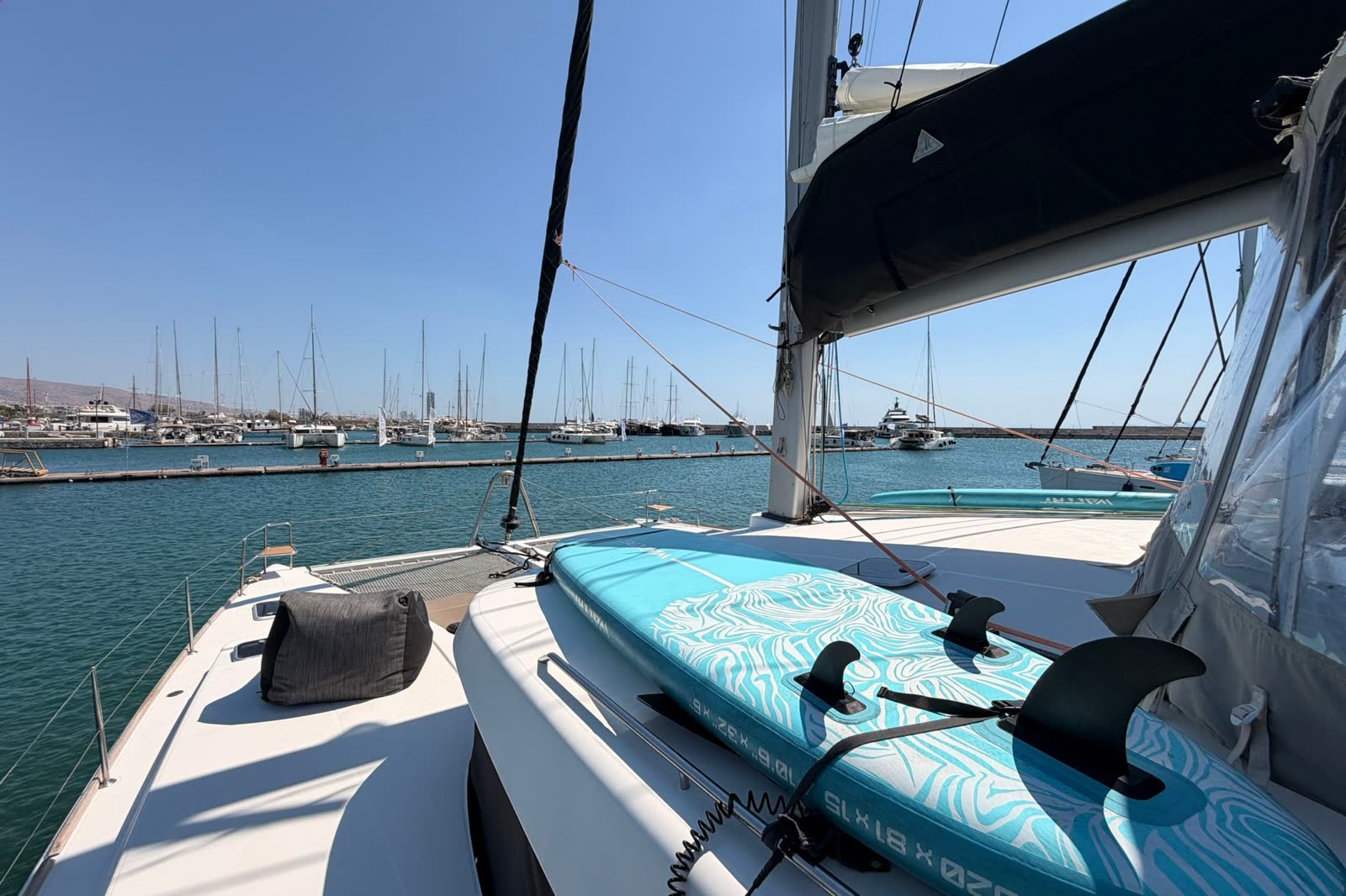 Lagoon 500, photograph 10