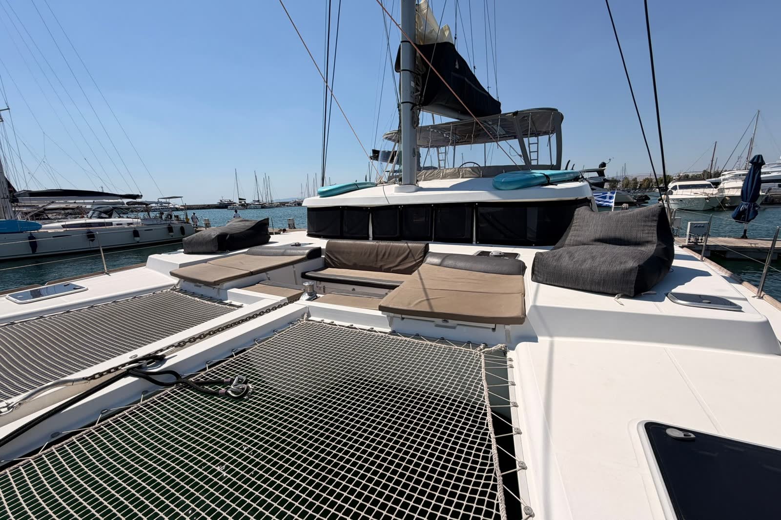 Lagoon 500, photograph 11