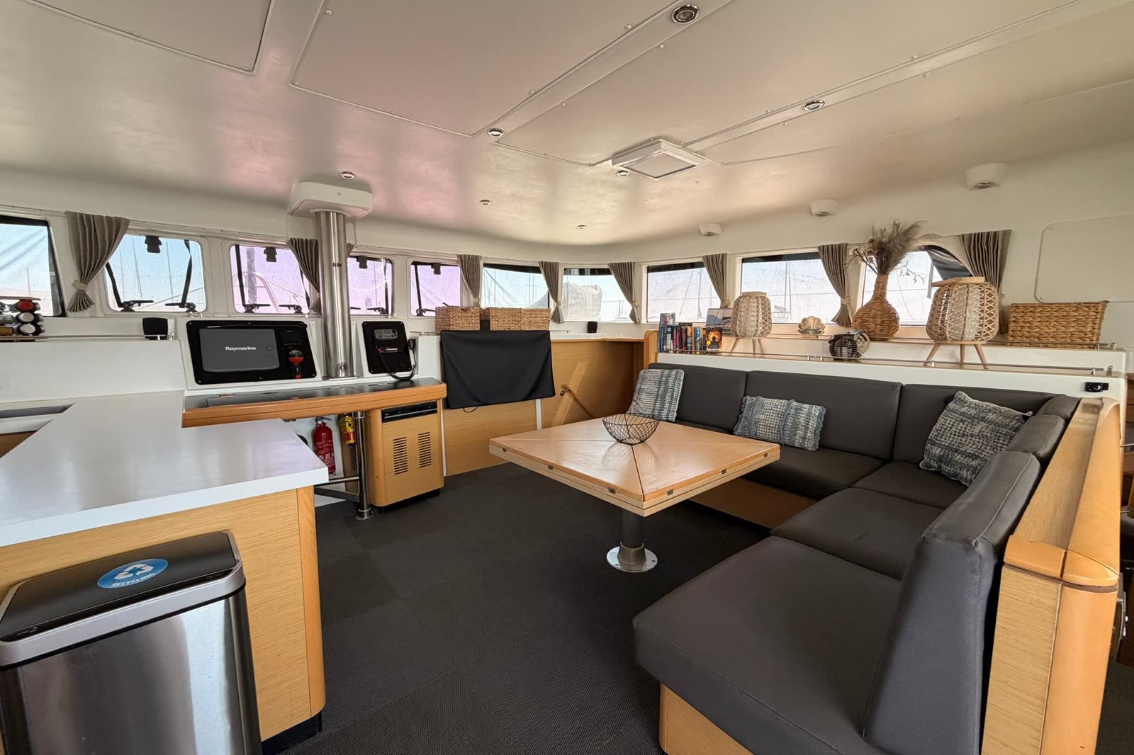 Lagoon 500, photograph 14