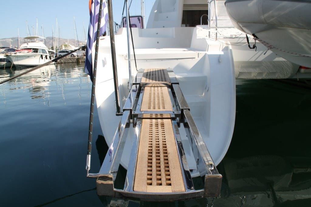 Lagoon 500, photograph 7